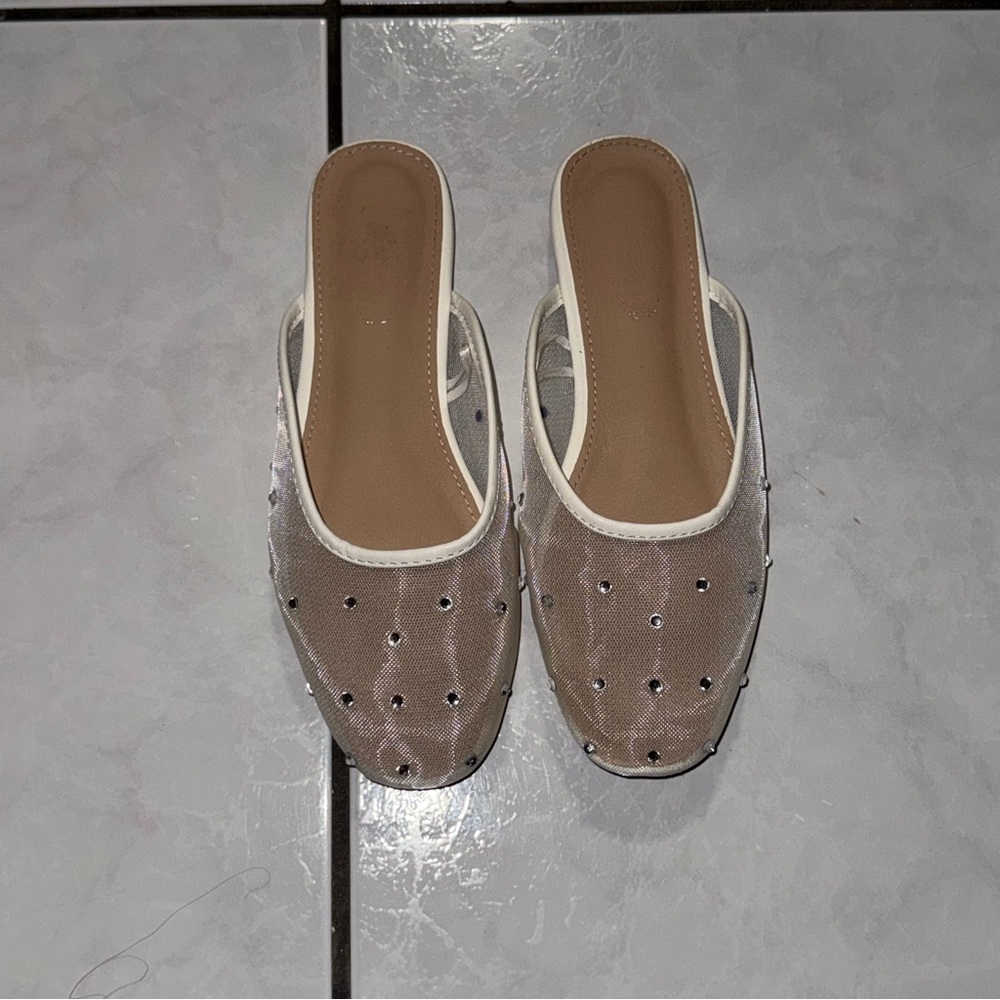 Aritzia Cream and Tan Embellished Flats